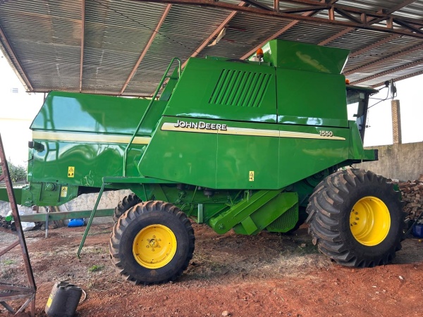 Colheitadeira John Deere 1550 ano 2002 - 1550 - Máquinas Agrícolas