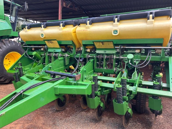 Plantadeira John Deere 1109 ano 2010