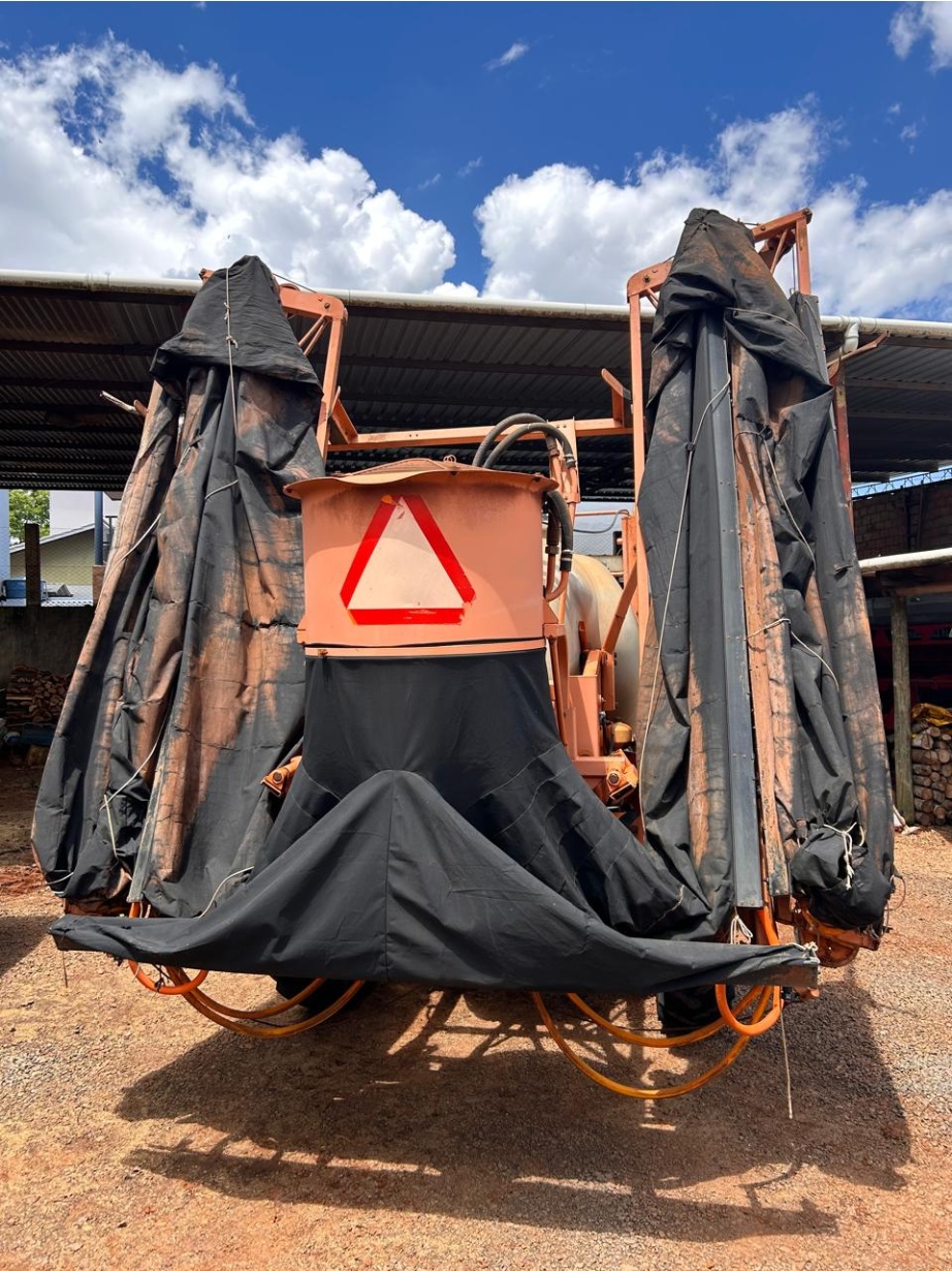 Pulverizador Jacto Advance 2000