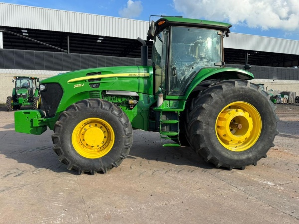 Trator John Deere 7215J ano 2020