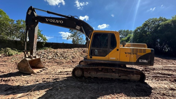 Escavadeira Volvo EC210BLC ano 2013