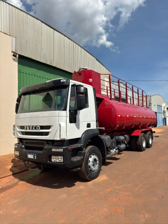 Caminhão Iveco Trakker 380T ano 2011