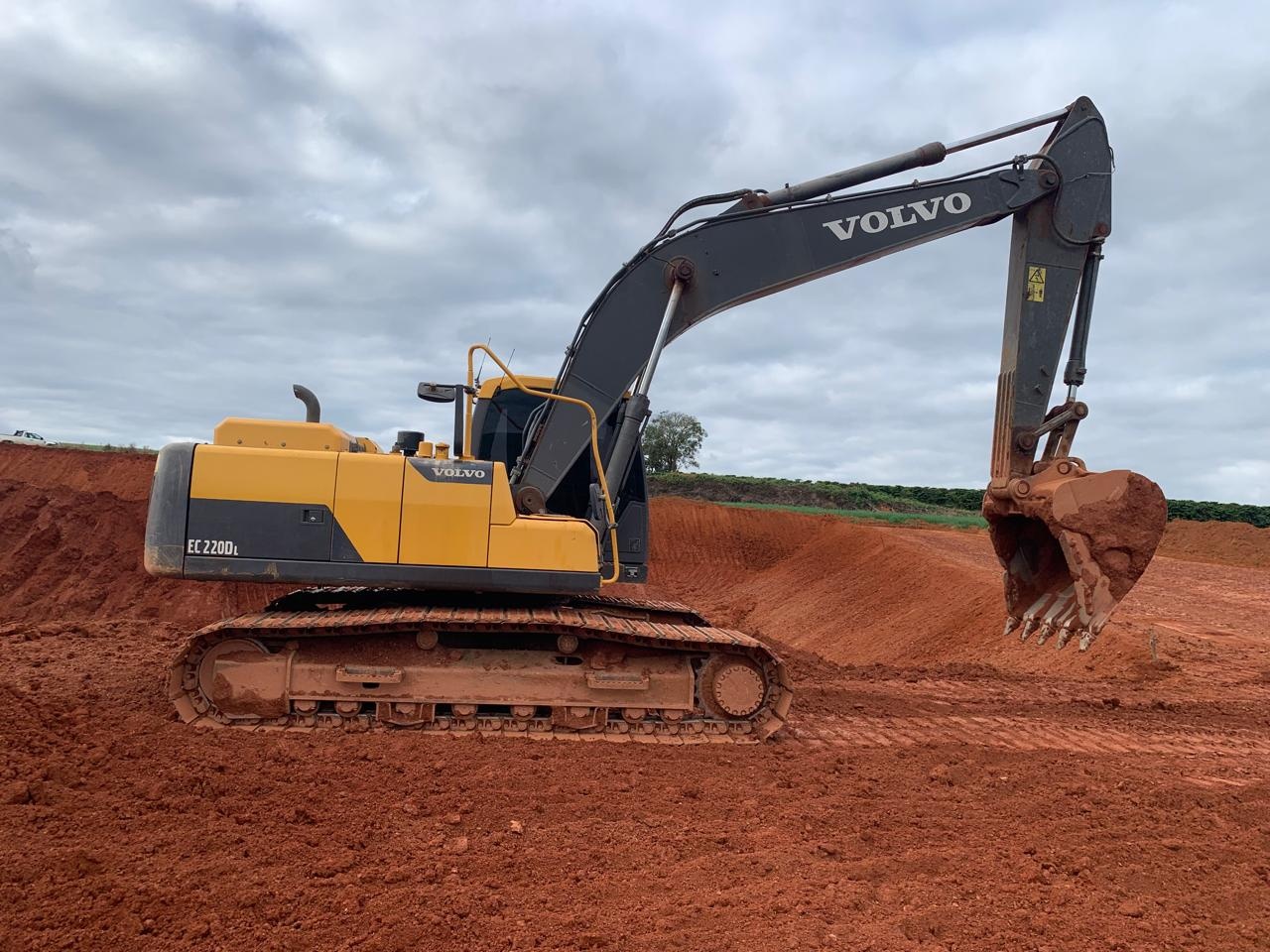 Escavadeira Volvo EC220DL ano 2021