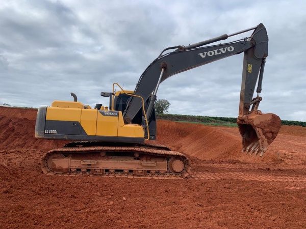 Escavadeira Volvo EC220DL ano 2021