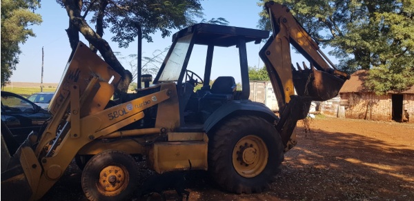 Retroescavadeira Case 580 L ano 1996