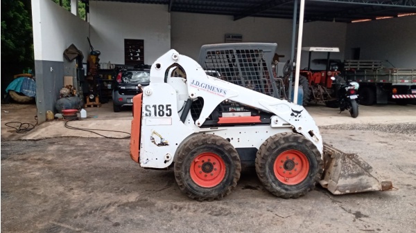 Mini Carregadeira Bobcat S185 ano 2012