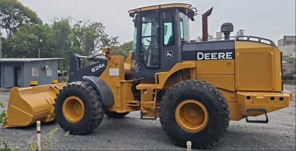 Pá Carregadeira John Deere 624K ano 2015
