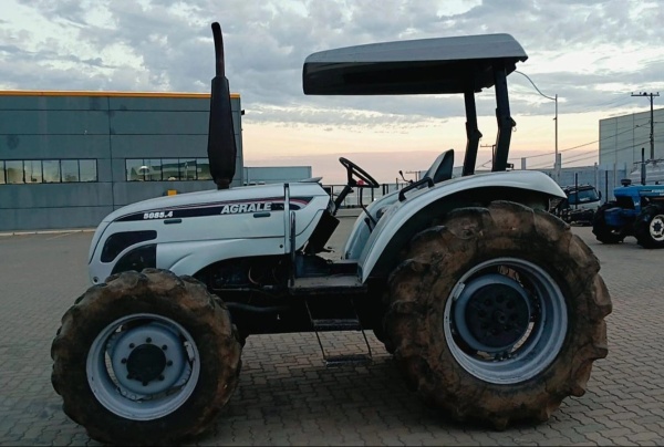Trator Agrale 5085 ano 2012