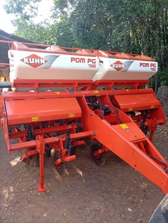Plantadeira Kuhn PDM PG 700 ano 2013 - PDM PG 700 - Implementos para Plantio