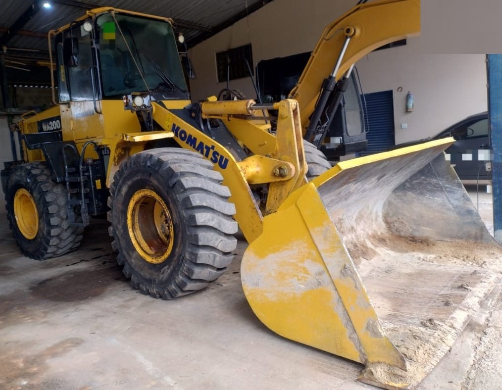 Pá Carregadeira Komatsu WA 200 ano 2020