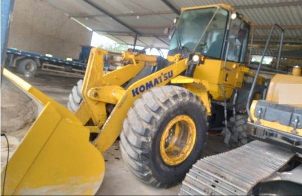 Pá Carregadeira Komatsu WA 200 ano 2020