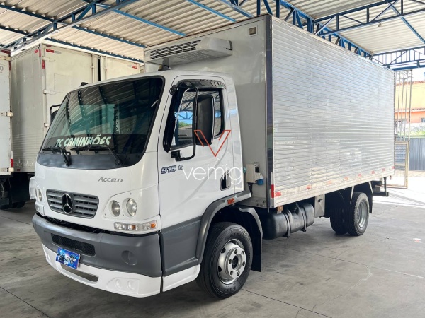 Caminhão Mercedes Benz Accelo 915C ano 2008