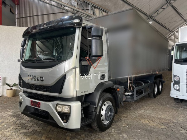 Caminhão Iveco TECTOR 240E28 ano 2022
