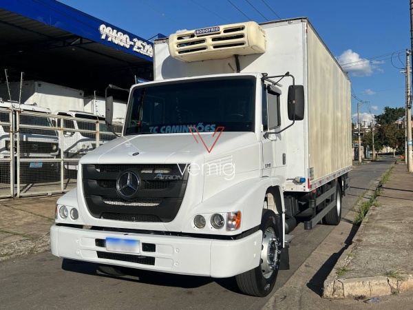 Caminhão Mercedes Benz Atron 1319 ano 2015