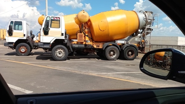 Caminhão Ford CARGO 2628