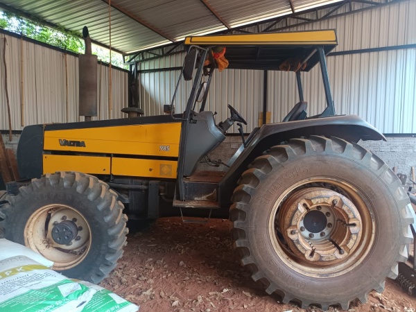 Trator Valtra 985 ano 2003 - 985 - Máquinas Agrícolas