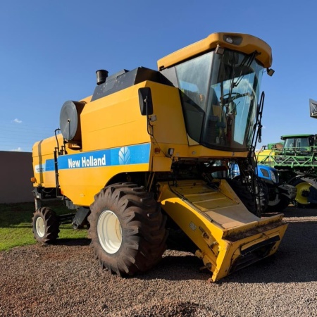 Colheitadeira New Holland TC 5070 ano 2009