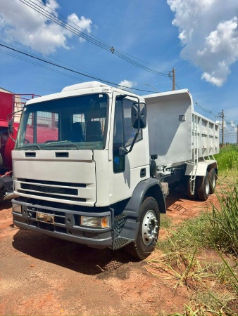 Caminhão Iveco Eurocargo 260E ano 2009