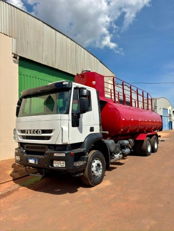 Caminhão Iveco Trakker 380T ano 2011