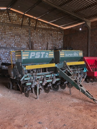 Plantadeira Tatu PST 2 ano 1997