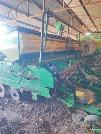 Plantadeira John Deere 2117 CCS ano 2014