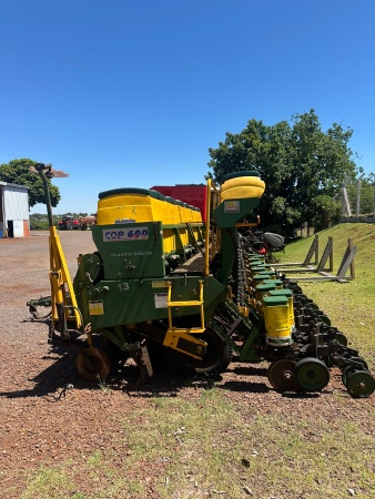 Plantadeira Tatu Marchesan COP 600 FLEX ano 2013