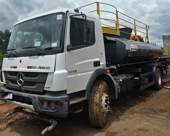 Caminhão Mercedes Benz Atego 1719 ano 2023