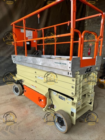 Plataforma JLG 2646ES ano 2010