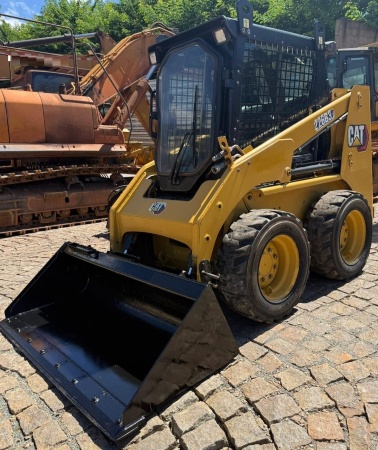 Mini Carregadeira Caterpillar 226B3 ano 2023