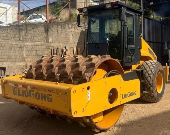Rolo Compactador Liugong 612H ano 2012