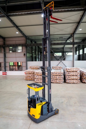 Empilhadeira TLM  TLC25R ano 2026