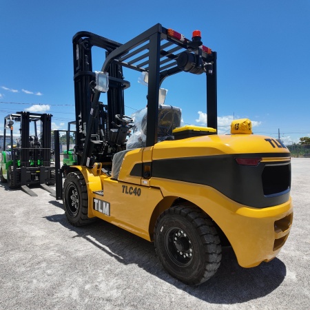 Empilhadeira TLM  TLC40D Diesel ano 2026