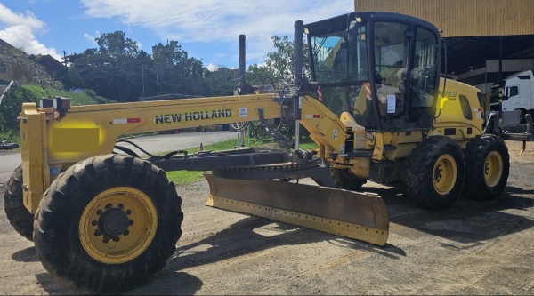 Motoniveladora New Holland RG170.B  ano 2014
