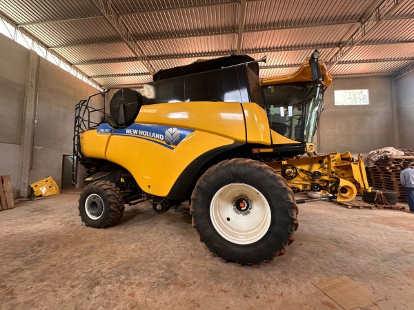 Colheitadeira New Holland CR 680 ano 2018