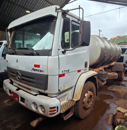 Caminhão Mercedes Benz Atego 1719 ano 2014
