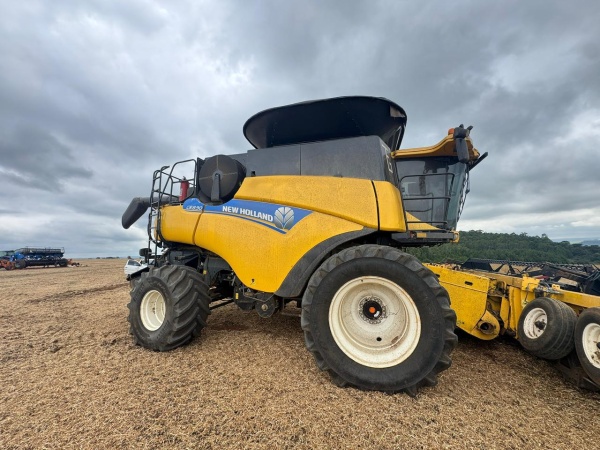 Colheitadeira New Holland CR 6080 ano 2016