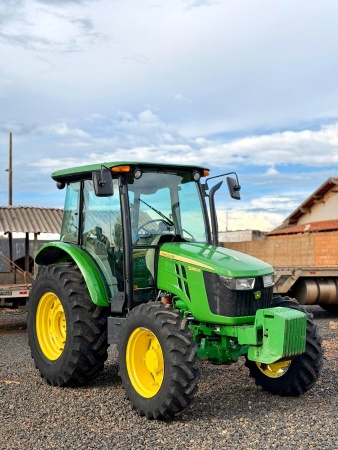 Trator John Deere 5080E ano 2022 - 5080E - Máquinas Agrícolas