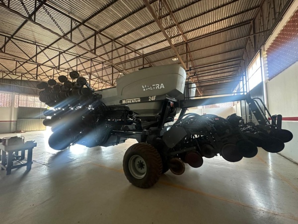 Plantadeira Valtra Momentum 24F ano 2021