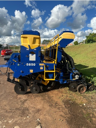 Plantadeira Tatu Marchesan PST TRIO ano 2022