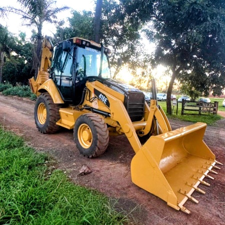 Retroescavadeira Caterpillar 416 E ano 2015 - 416 E - Máquinas de Linha Amarela