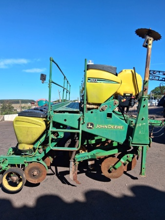 Plantadeira John Deere 1113 ano 2011