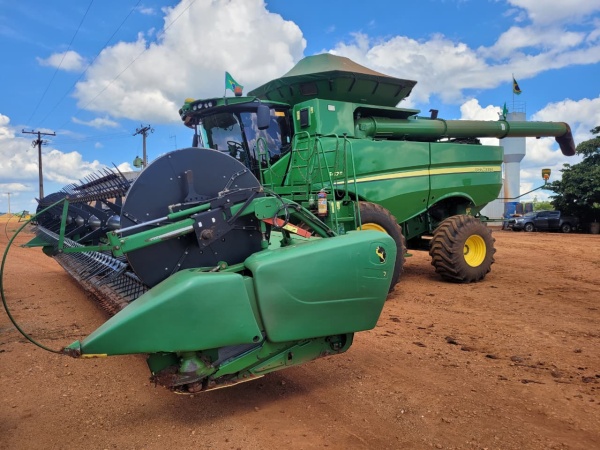 Colheitadeira John Deere 670 ano 2016 - 670 - Máquinas Agrícolas