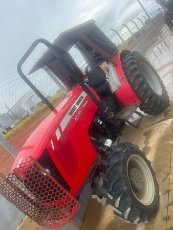 Trator Massey Ferguson MF 4275 ano 2014