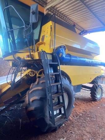 Colheitadeira New Holland TC 5070 ano 2014