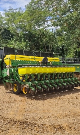 Plantadeira John Deere 1111 ano 2014
