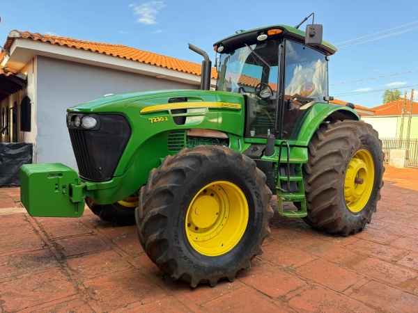 Trator John Deere 7230 J ano 2018