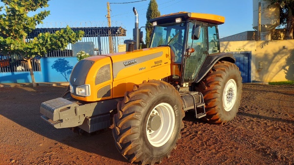 Trator Valtra BH205i ano 2012