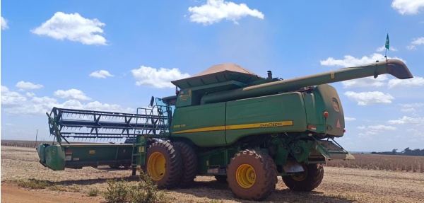 Colheitadeira John Deere 9670 STS   ano 2012