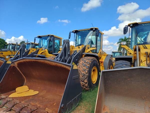Pá Carregadeira Volvo L70F ano 2020