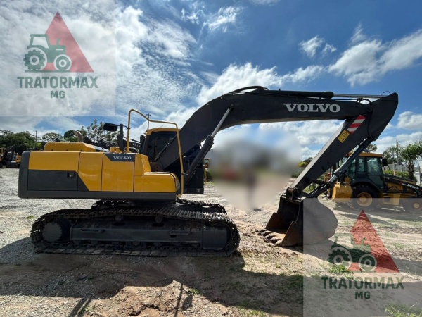 Escavadeira Volvo EC220D ano 2018 - EC220D - Máquinas de Linha Amarela